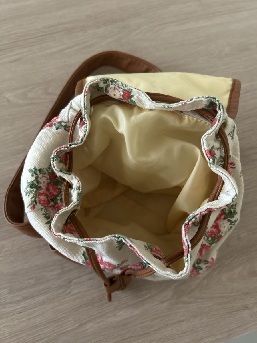 Zaini: Kleiner Blumen Rucksack Vintage Stil – Usato da St. Gallen venduto da MoMaMu12 1
