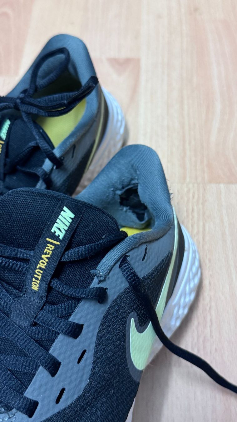 Nike Scarpe da uomo: Nike Revolution Laufschuhe Gr41.5 stark gebrauchte – Usato da Ostermundigen venduto da Vangiolillo 2