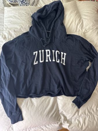 Pull à capuche Brandy Melville Zurich - parfait pour l'été
