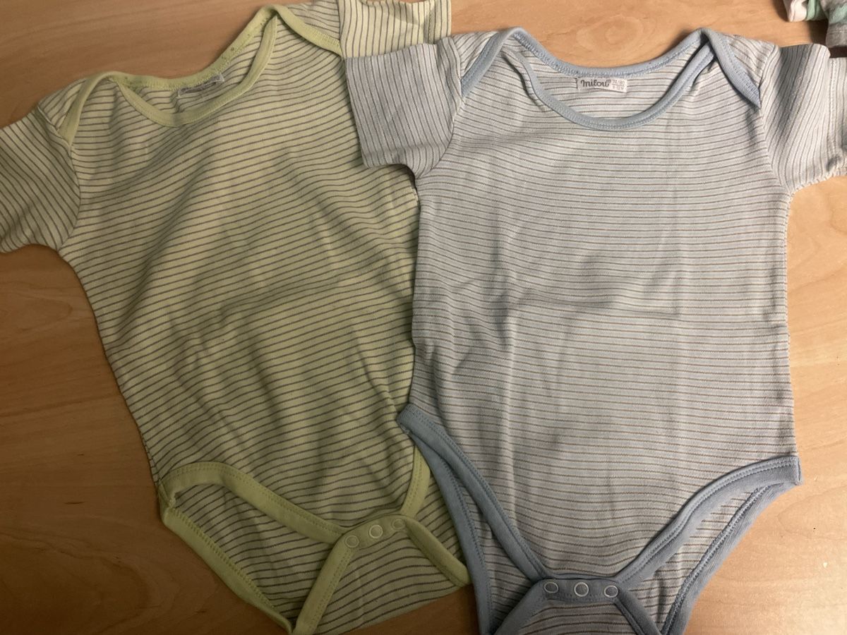 Biancheria intima: 2 Kurzarm Bodys Gr. 74/80, Milou, gestreift, Top – Usato da Obergerlafingen venduto da cabo4