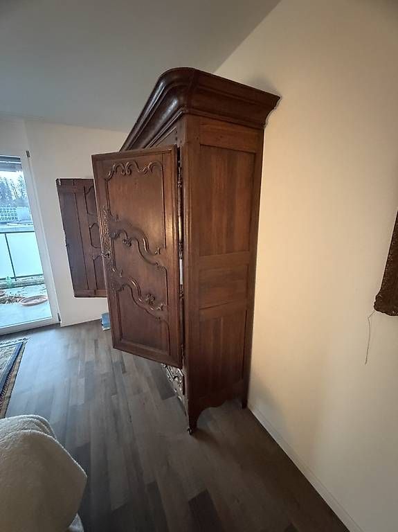 Armadi: Antiker Kleiderschrank – Usato da Rickenbach Sulz venduto da and_5wjk 2