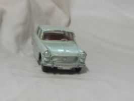 DINKY TOYS  NR.  553  PEUGEOT 404   1:43  LEICHT BESPIELT