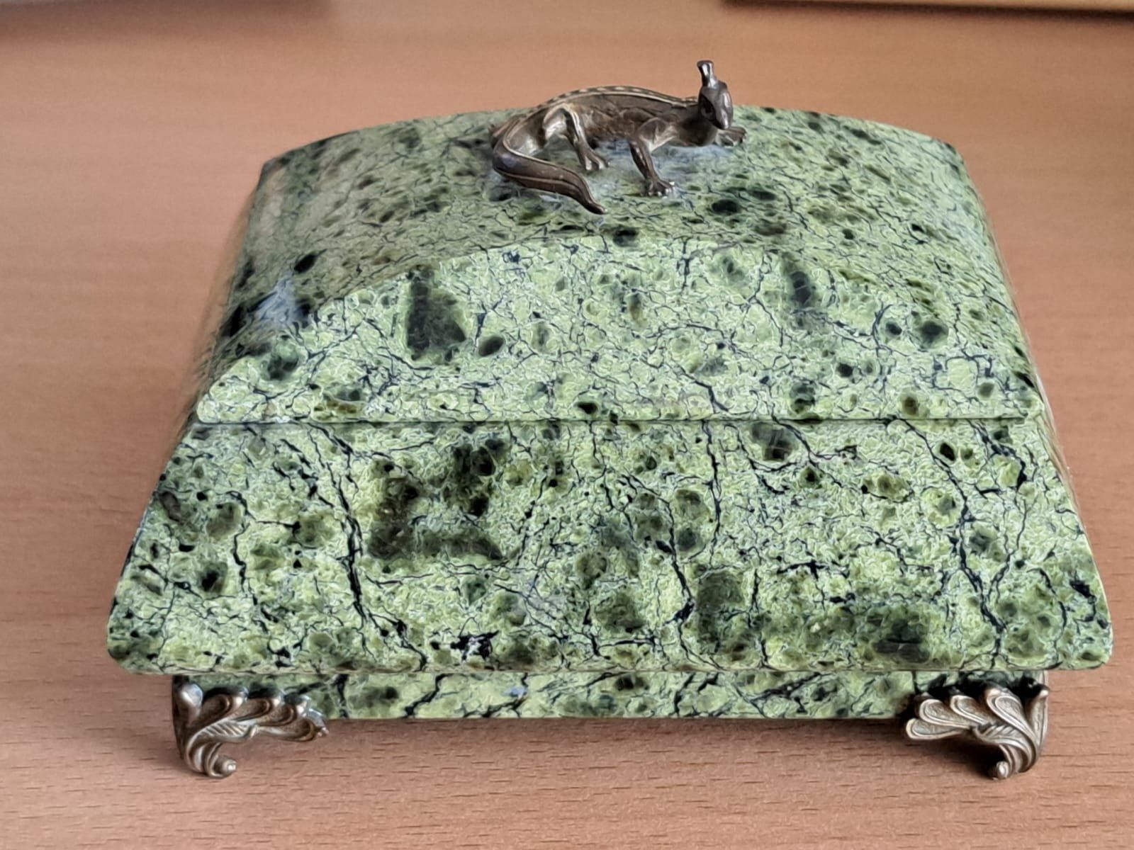 Pietre preziose: schöne MALACHIT-STEIN-SCHATULLE  mit Salamander Knauf – Nuovo (secondo la descrizione) da Neuhausen am Rheinfall venduto da mariess