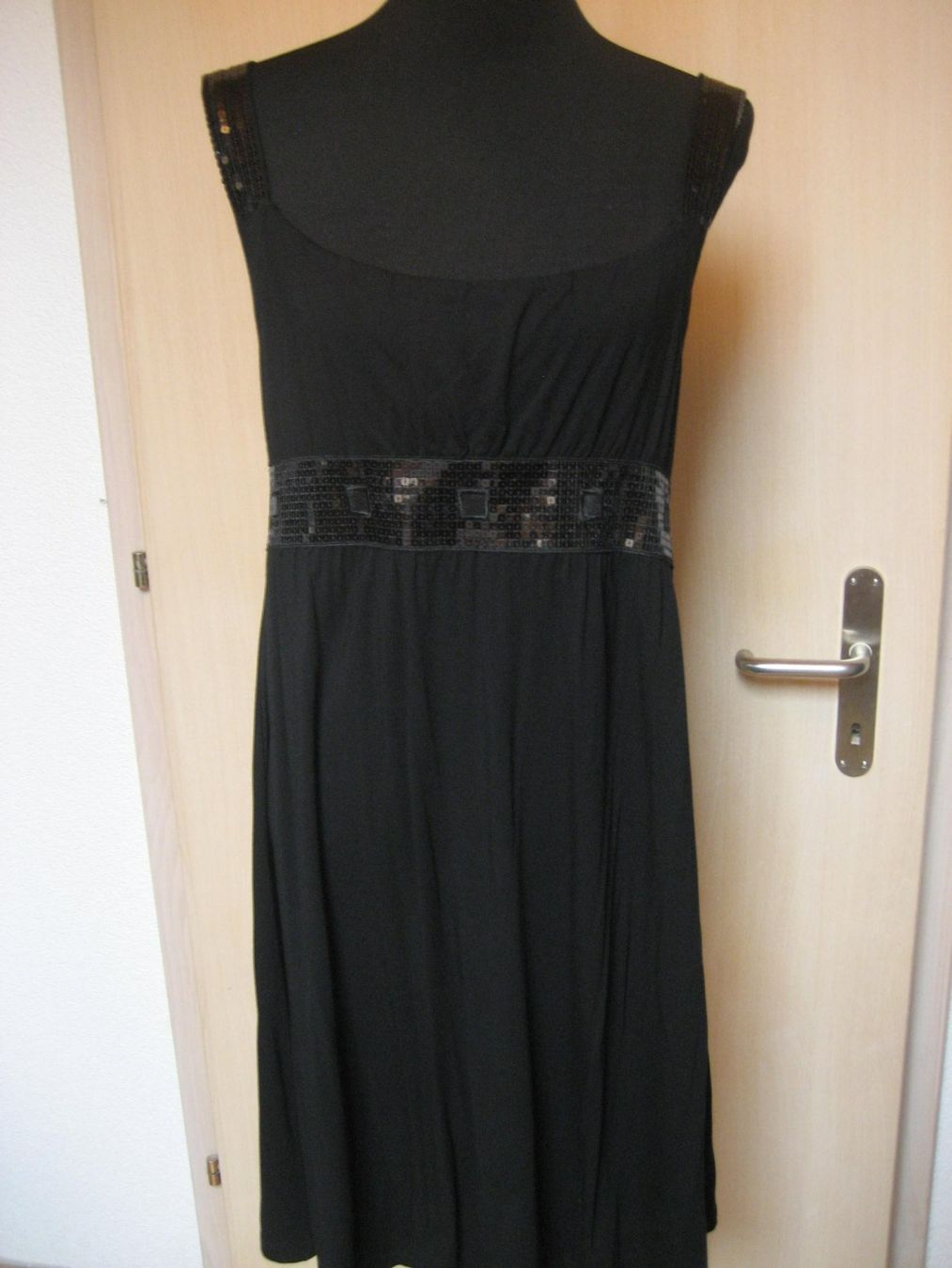 Vestiti: Robe stretch taille L – Nuovo (secondo la descrizione) da Delémont venduto da marryb