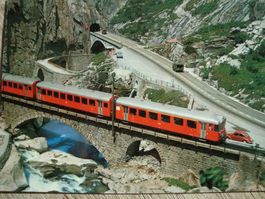 FO Furka-Oberalp-Bahn Pendelzug in der Schöllenen