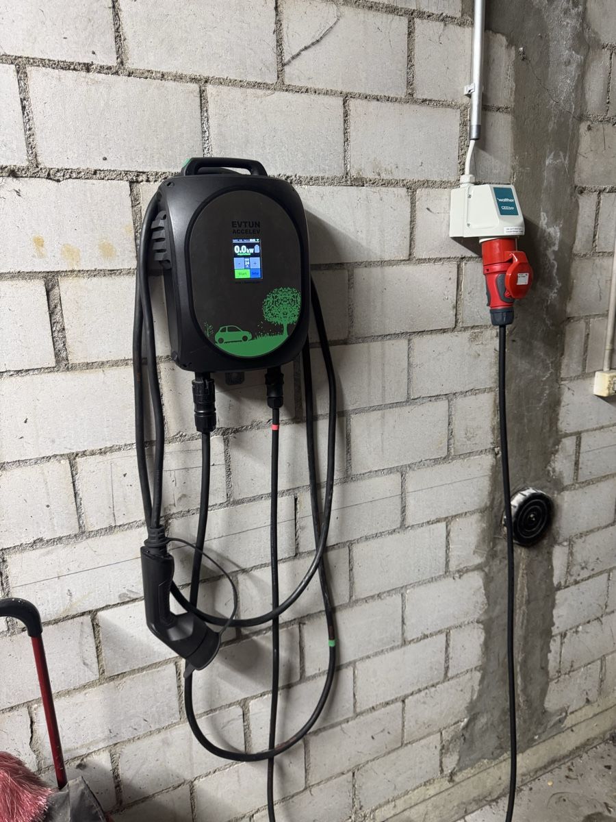 Batterie-Ladegeräte: Spezial Wallbox EVTUN Accelev – Gebraucht aus Füllinsdorf von Cnoethi