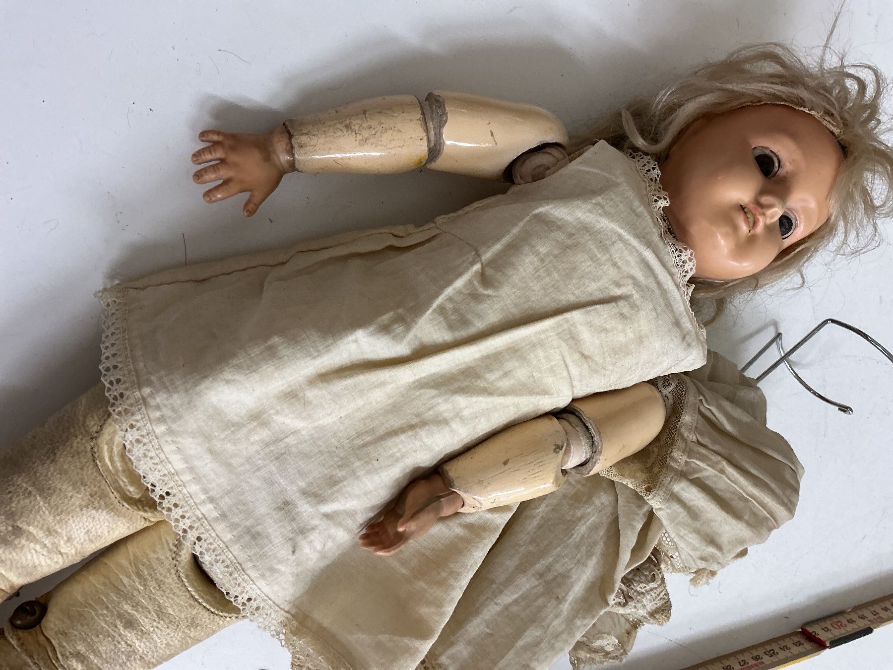 Bambole: Antike Puppe mir Lederkörper – Usato da Bern venduto da vielerart 4