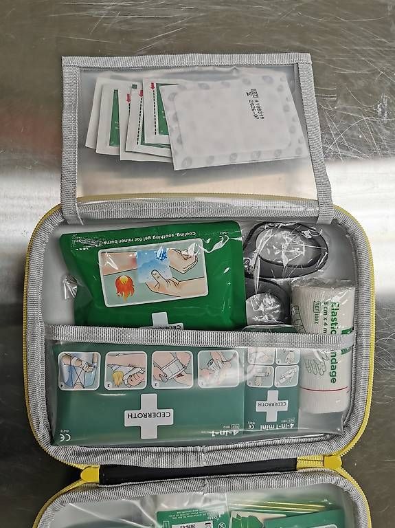 Kit di pronto soccorso: Kit de premiers secours, moyen, dans un coffret. – Usato da St-Aubin FR venduto da sme_nw6w 3