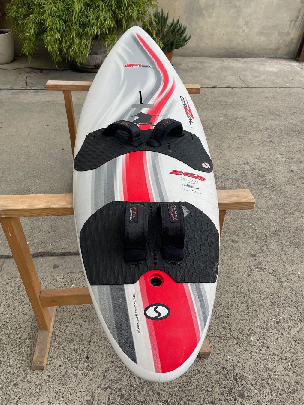 Tavole da surf e di nuoto: schönes F2 Wizzard 100l Windsurfboard – Usato da Lenzburg venduto da Threesixty