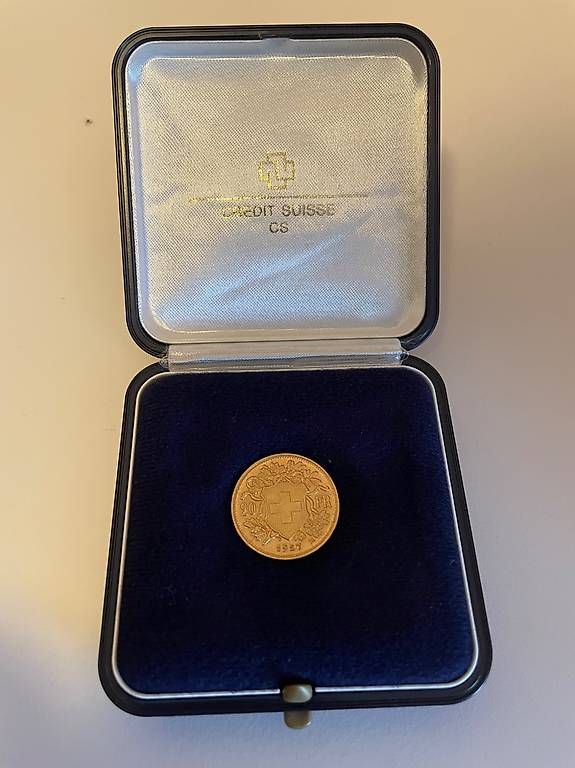 Tutti le monete: Goldvreneli Marengo 20 fr 1927 – Nuovo e nell'imballaggio originale da Figino venduto da leo_28tl 1