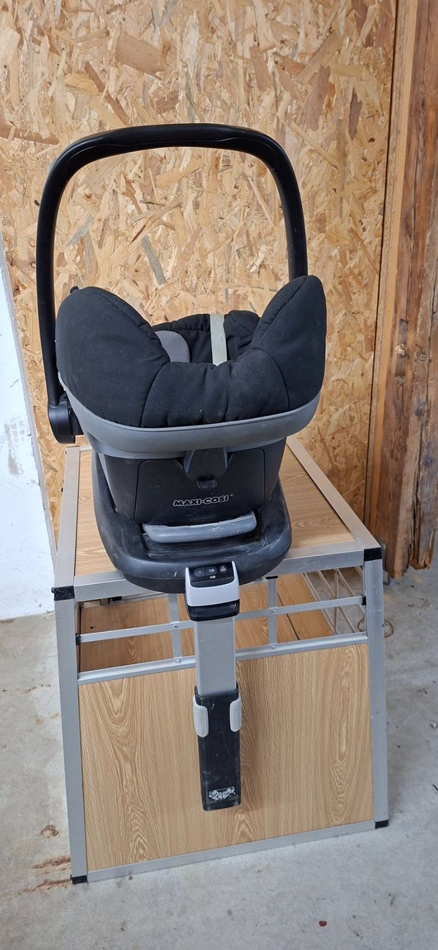 Maxi-Cosi Seggiolini per auto: Maxi Cosi Pebble mit IsoFix – Usato da Kefikon TG venduto da ode_fm6v 2