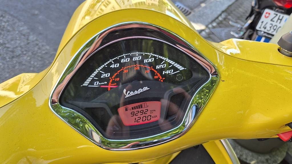 Vespa Scooters: Schöne Vespa GTS 300 – Gebraucht aus Winterthur von tz1611 4