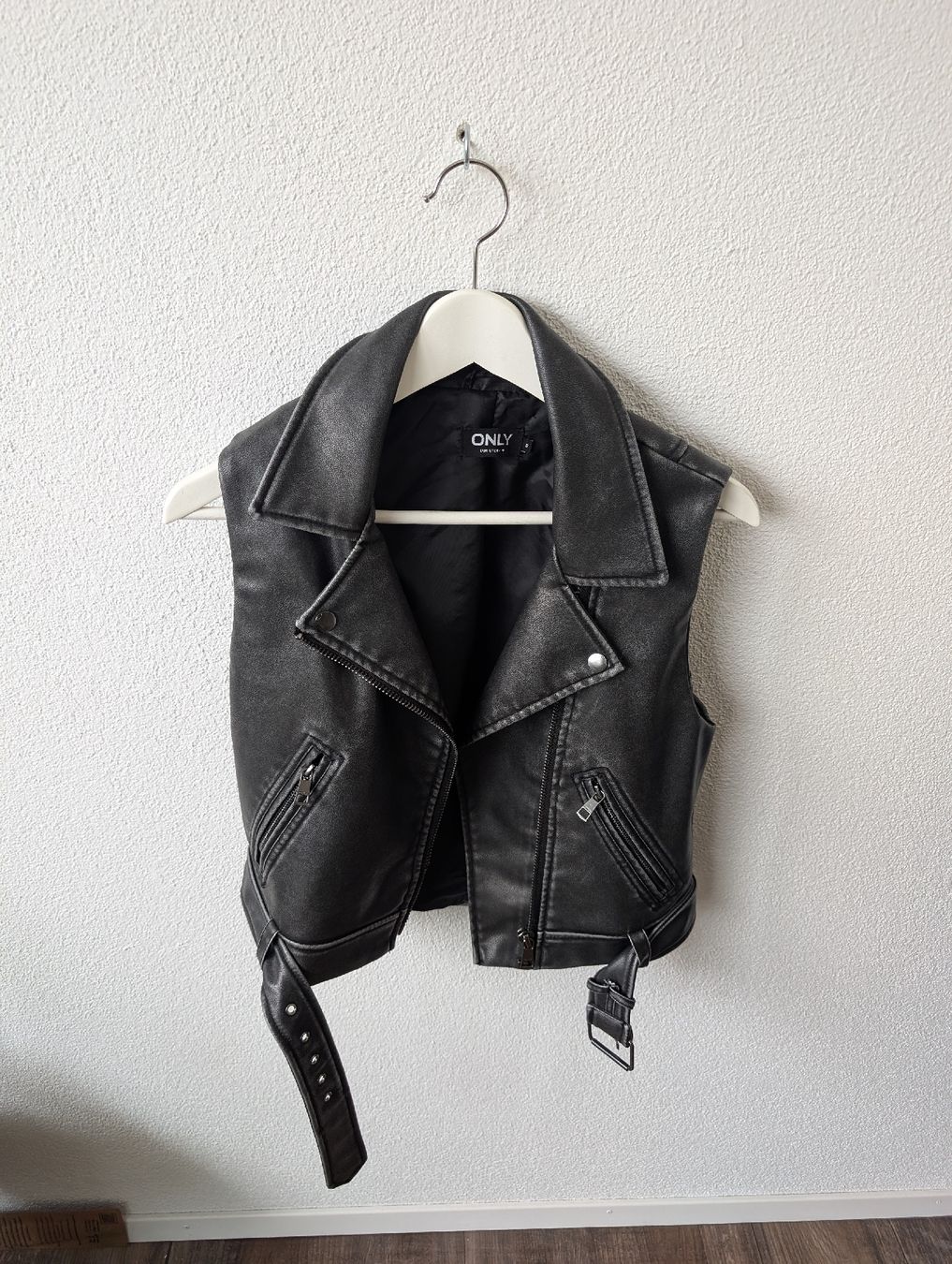 Gilet & Giacche senza maniche: Kunstleder Weste, Gr. 36, neuwertig – Nuovo (secondo la descrizione) da Luzern venduto da Superlari8 1