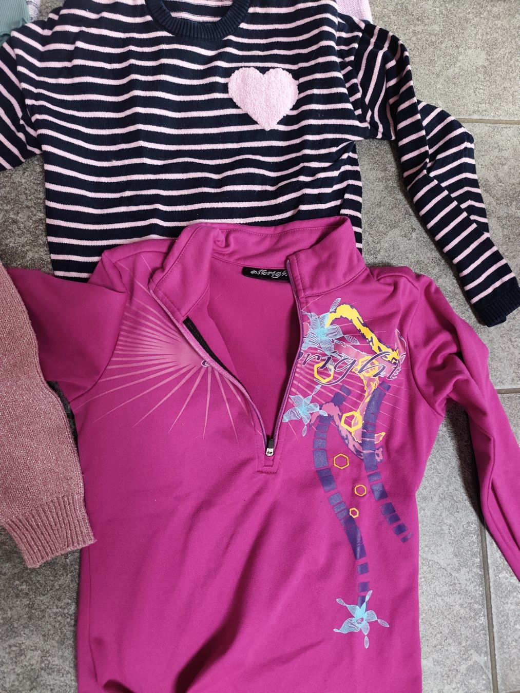Pullover & Sweatshirts: Pullover Gr 122/128, 5 x – Gebraucht aus Fulenbach von meje0081 1