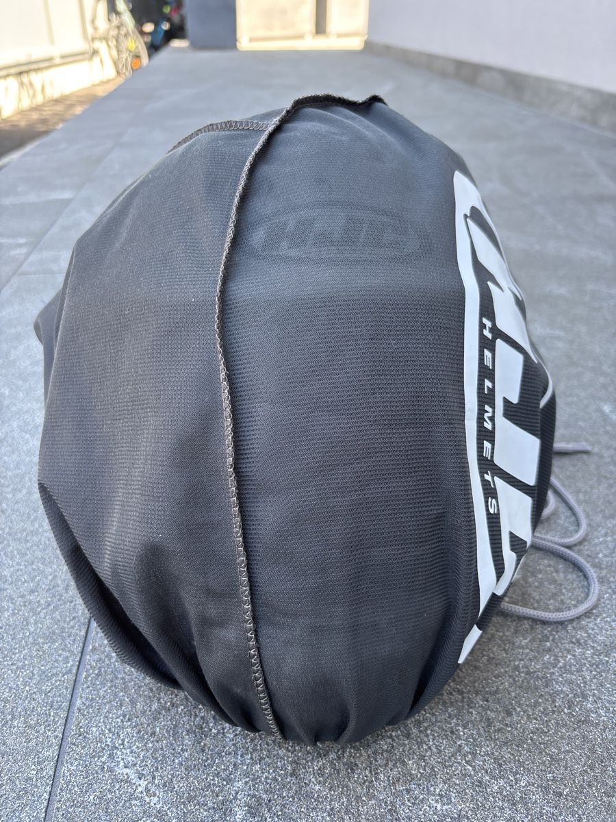 Helme & Visiere: Casque HJC, design unique, comme neuf! – Gebraucht aus Vessy von lio_v8zn 1