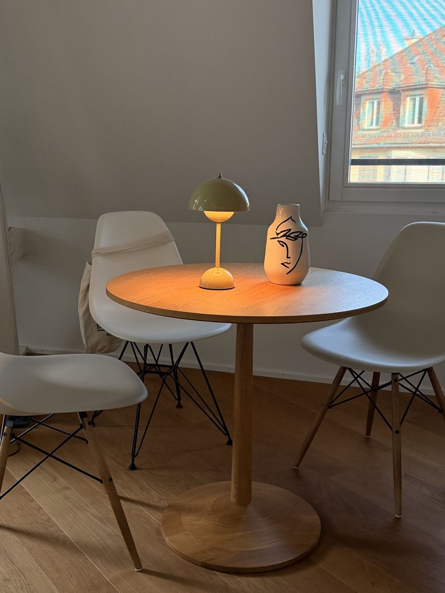 Bolia Tavoli: Bolia Turned Table Esstisch Eiche rund 75 cm - NP 1849 CHF – Nuovo (secondo la descrizione) da Zürich venduto da den_t9wl 2