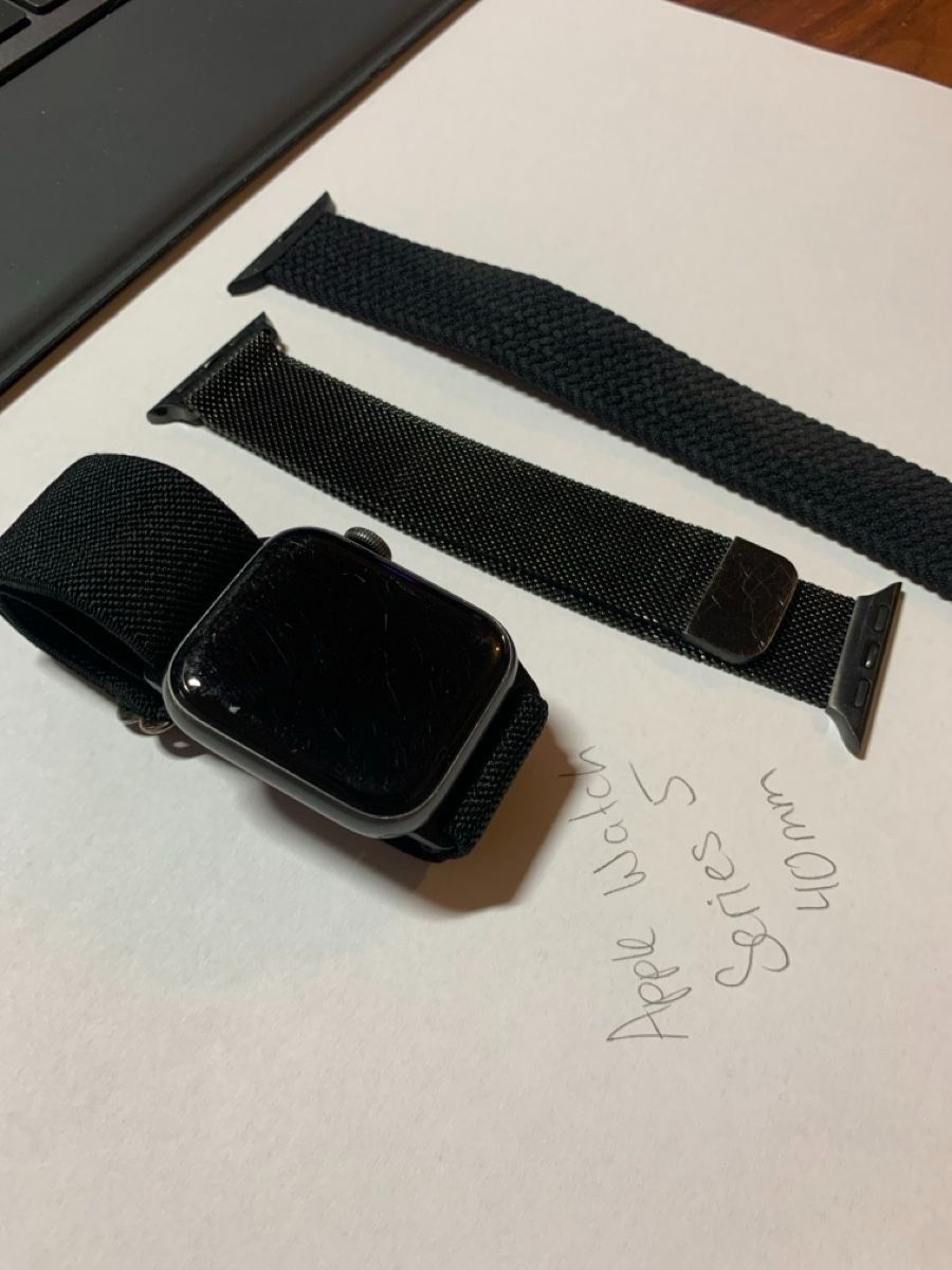 Apple Smartwatch: Apple Watch Series 5 40mm + 2 Extra Straps – Usato da Aesch ZH venduto da Odielein 1