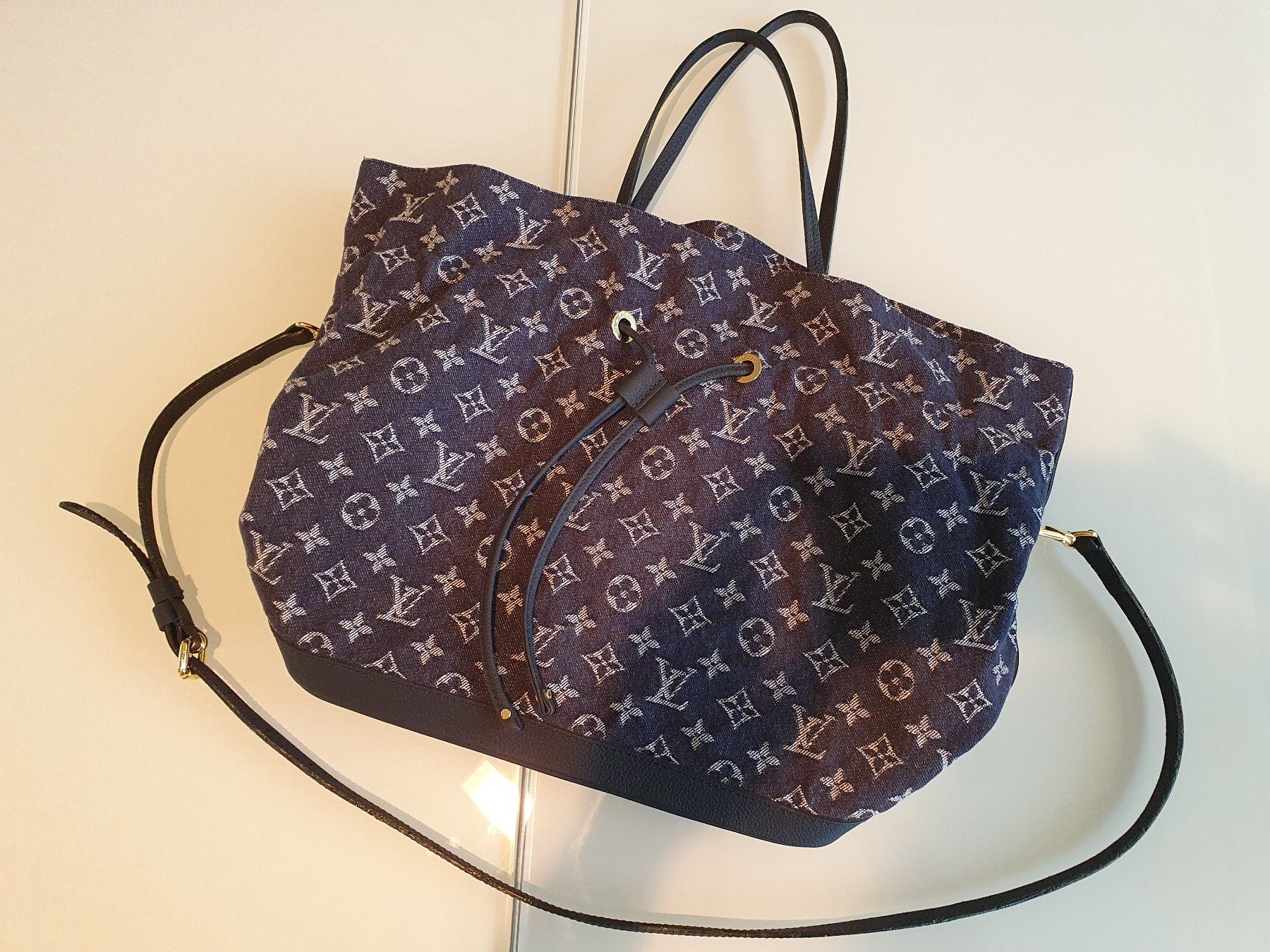 Louis Vuitton Taschen für Damen: Sac Louis Vuitton Denim Monogram bleu – Gebraucht aus Grand-Lancy von kri_qk5y 6