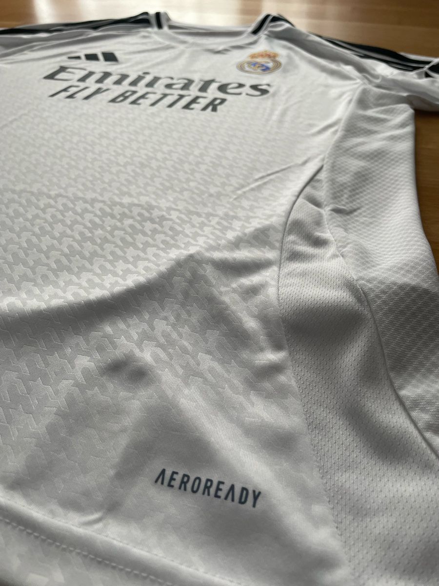 Real Madrid Canottiere & Pantaloni: Original Real Madrid 2024/2025 Mbappe Etikett – Nuovo e nell'imballaggio originale da Windisch venduto da RealJerseys 2