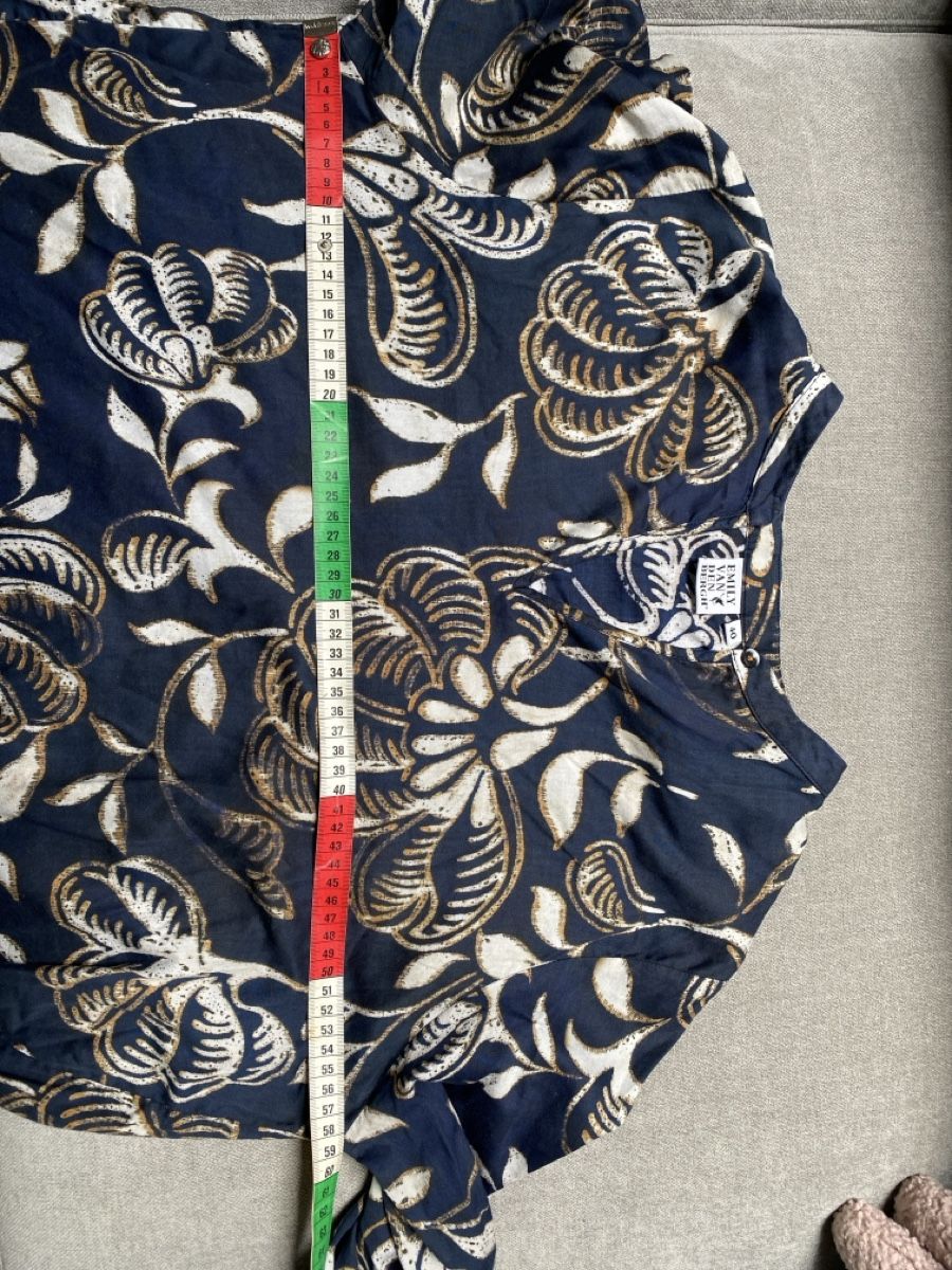 Emily van den Bergh Camicette: Emily Van Den Bergh Bluse  Gr 40 Blaugold Blätterprint  – Usato da Homberg b. Thun venduto da Homata 4