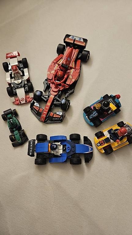 Lego Giocattoli: Lego Formel 1 Autos – Usato da Steinhausen venduto da hel_8sg7