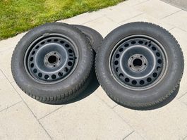 Winterreifen Dunlop 215/60R16 99H mit Stahlfelgen, 4 Stück