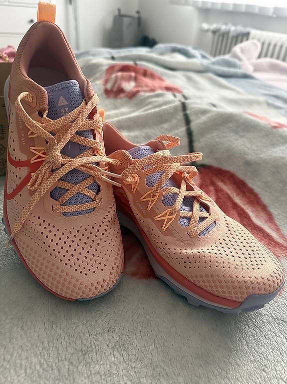 Scarpe da donna: Nike Schuhe – Usato da Niederlenz venduto da Anita0113 2