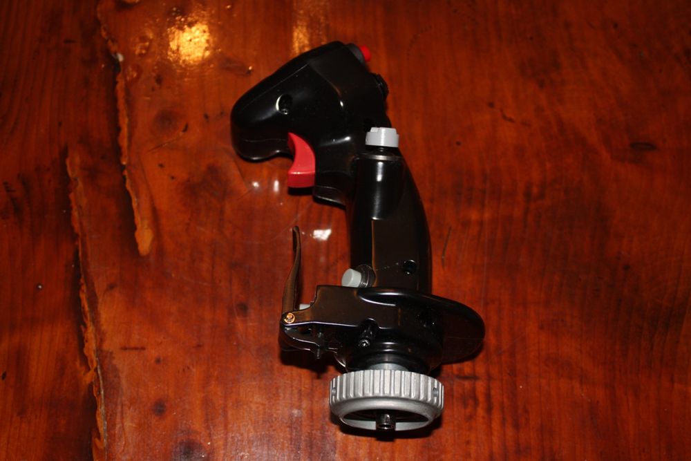 Thrustmaster Hotas Warthog Flight Stick PC | Kaufen auf Ricardo