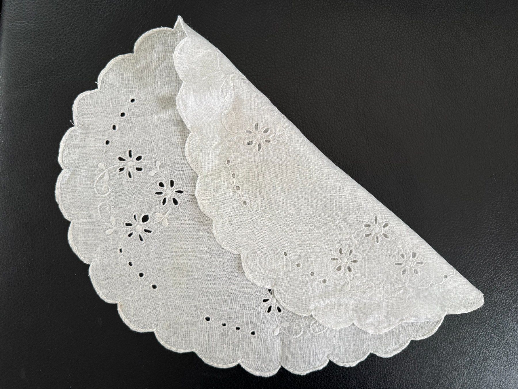 Sottobicchieri: Spitzendeckchen  Leinen oder  Halbleinen  oval – Usato da Subingen venduto da ArtBead 2