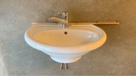 Laufen Keramik Lavabo weiss mit Armatur