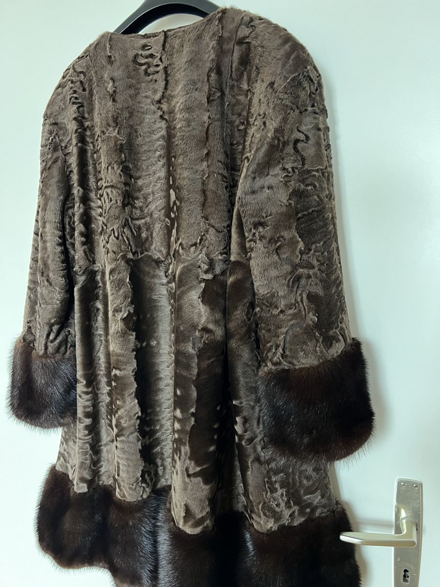Cappotti: Exclusive Designer Coat: Swakara and Mink – Nuovo e nell'imballaggio originale da St.Gallen venduto da 303_7fcf 2