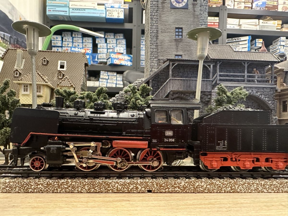 Märklin Modellini di ferrovie: Märklin 3003 DB BR 24 mfx digital – Usato da Lupsingen venduto da New-Haven 1