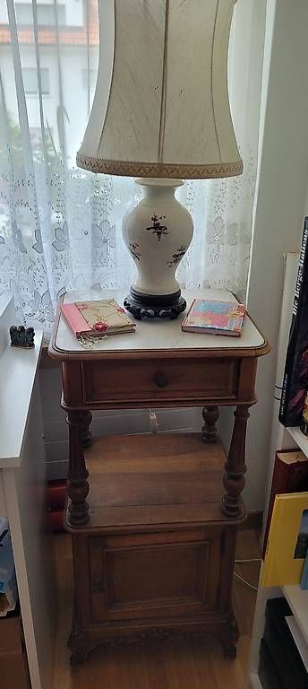 Nachttische: Nachttisch,Beistelltisch – Gebraucht aus Affoltern am Albis von Flinty1
