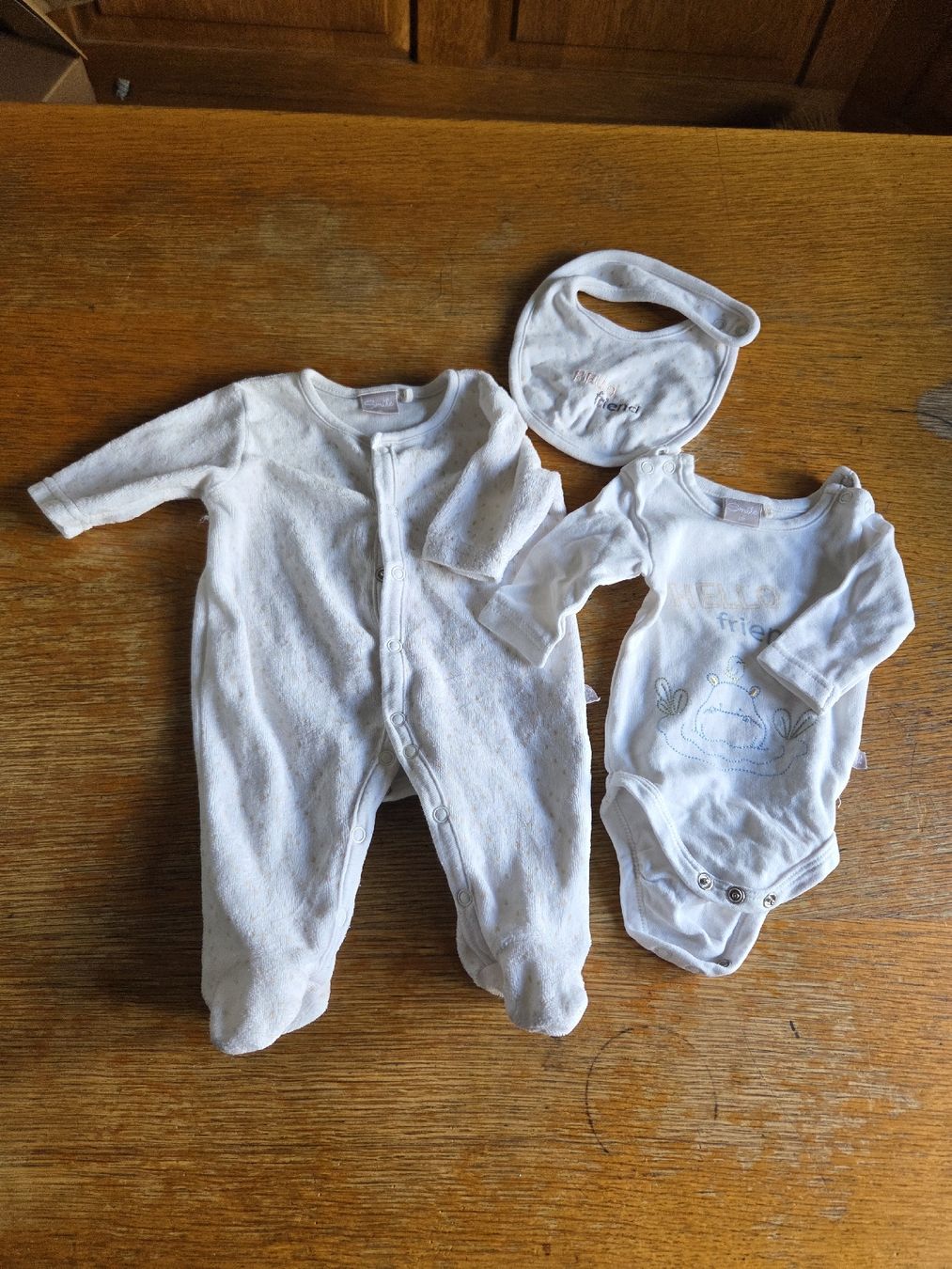 Lotti & Set di vestiti: Baby Kleider gr. 50 – Nuovo (secondo la descrizione) da Aarberg venduto da chr_9v67