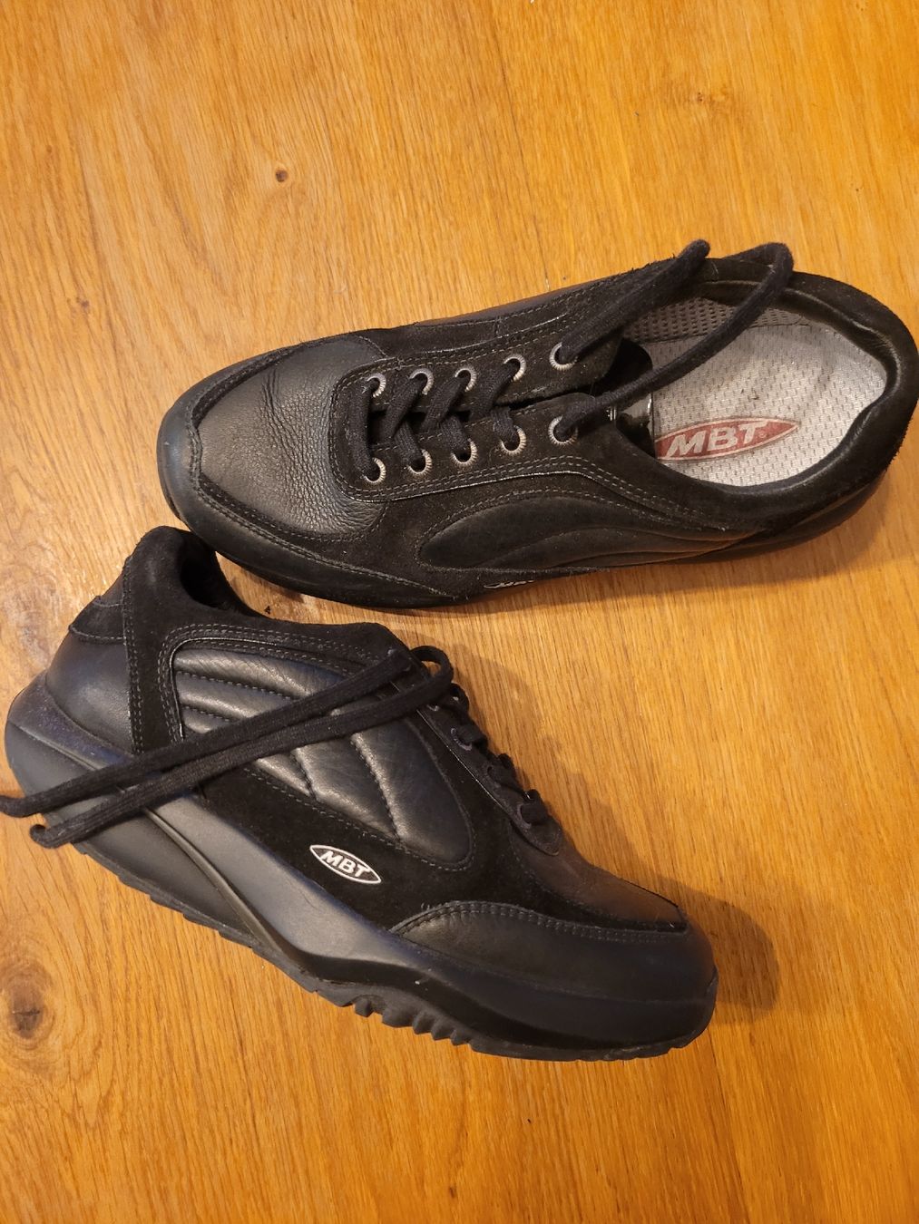 MBT Scarpe da donna: MBT Schuhe 37 3/4 schwarz – Usato da St. Ursen venduto da pij_v9ll
