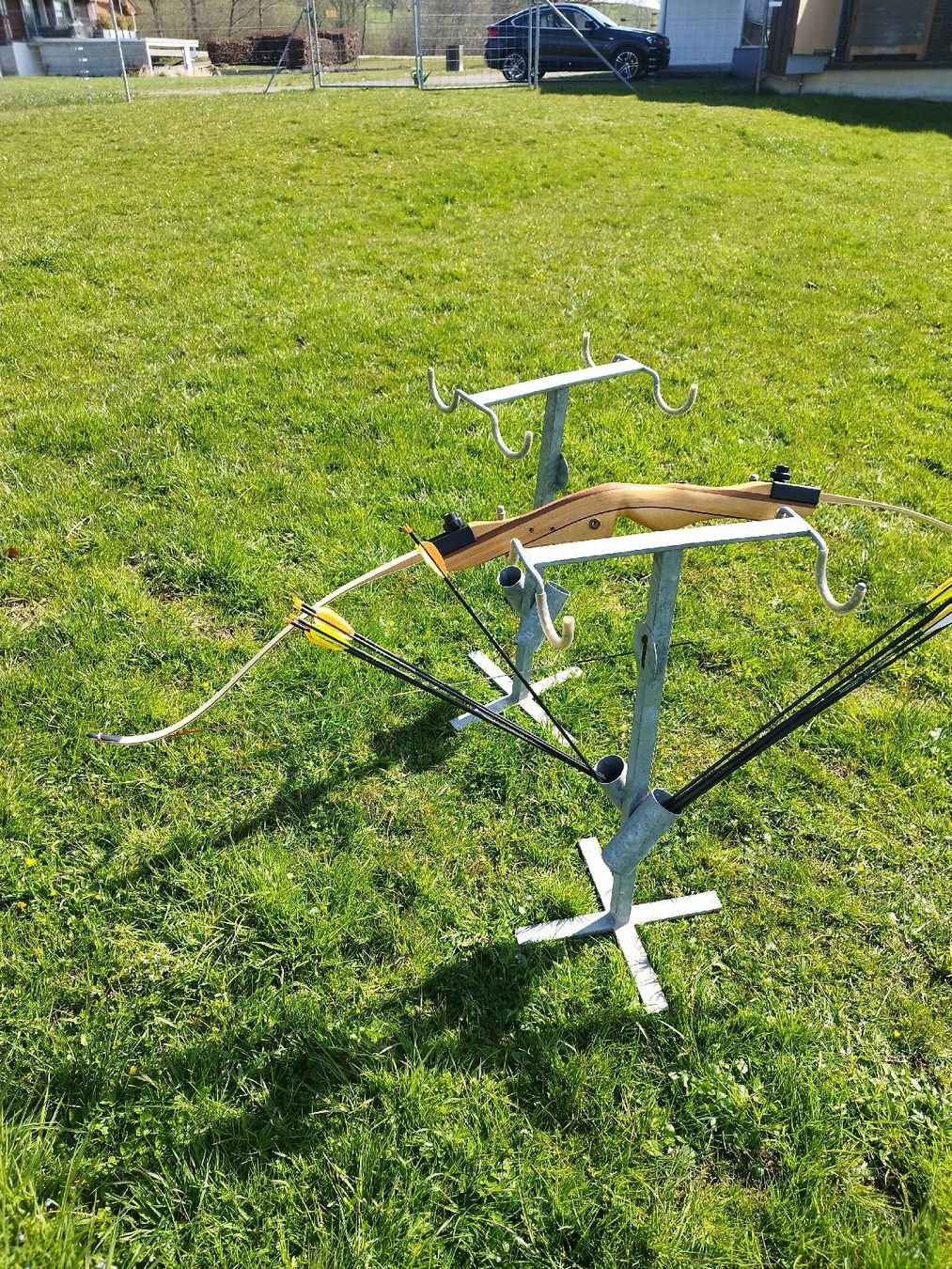 Bogenschiessen: Komplett-Set für 4 Bogen und Pfeile. – Gebraucht aus neuenkirch von Hubbi 1