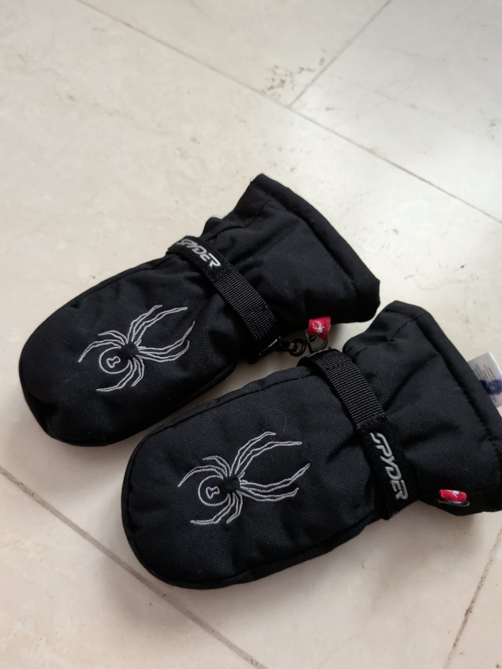 Spyder Guanti: Spyder Skihandschuhe Kinder, Schwarz, Grösse S – Usato da Hinteregg venduto da Pribezh