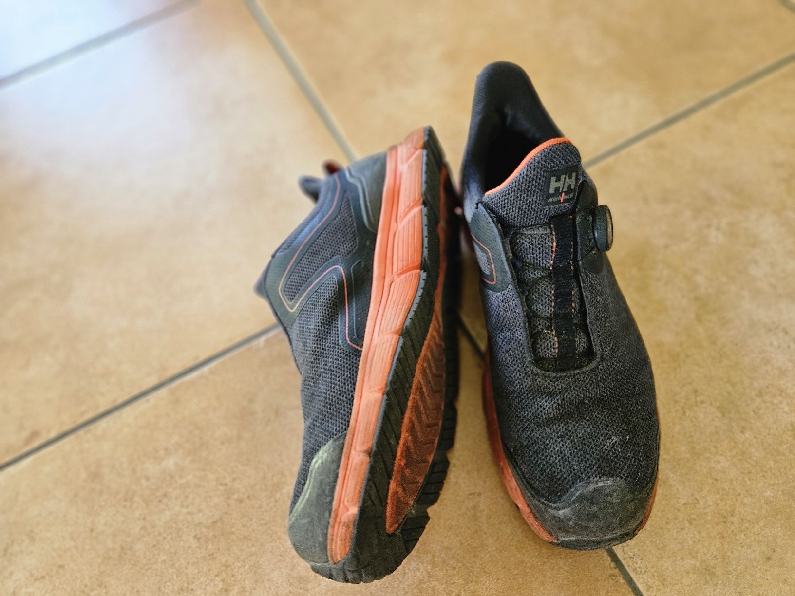 Helly Hansen Scarpe da uomo: Sicherheitsschuhe Helly Hansen Kensington Gr.44 – Usato da Andelfingen venduto da Zimt01