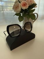Sonnenbrille Prada schwarz goldfarben guter Zustand