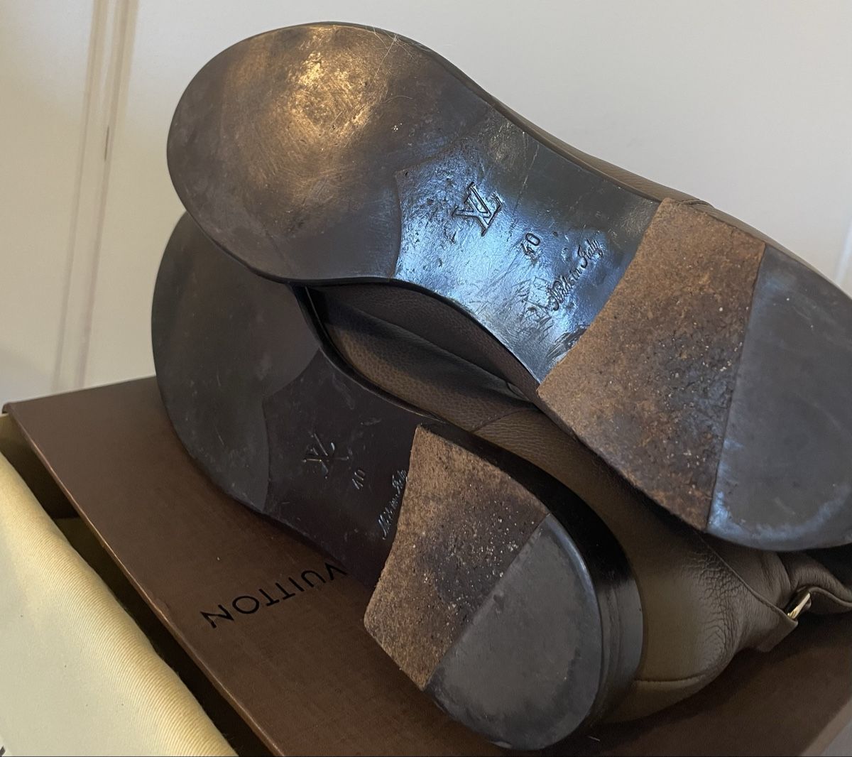 Louis Vuitton Damenschuhe: Stivali LOUIS VUITTON 40.  – Gebraucht aus Bellinzona von nat_j2w5 7