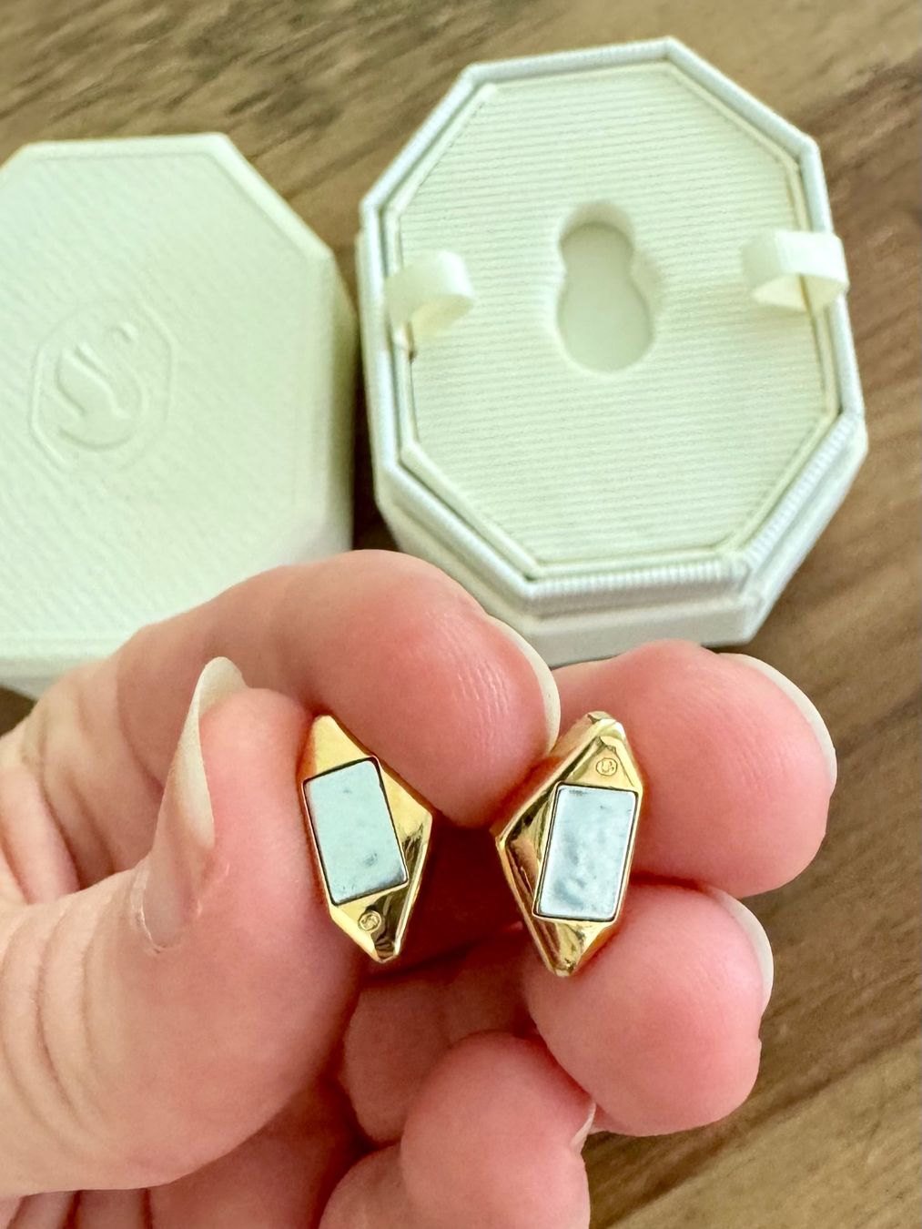 Swarovski Orecchini pendenti & Orecchini a lobo: Swarovski Lucent Ear Cuff – Nuovo e nell'imballaggio originale da Jona venduto da amy_pjw 1