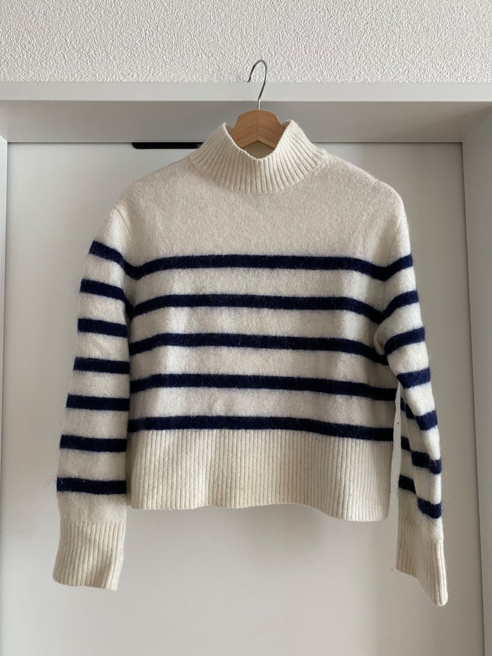 Other Stories Pulls & Sweat-shirts: Wollpullover von Other Stories – D'occasion à Emmen par Linda-Bachmann