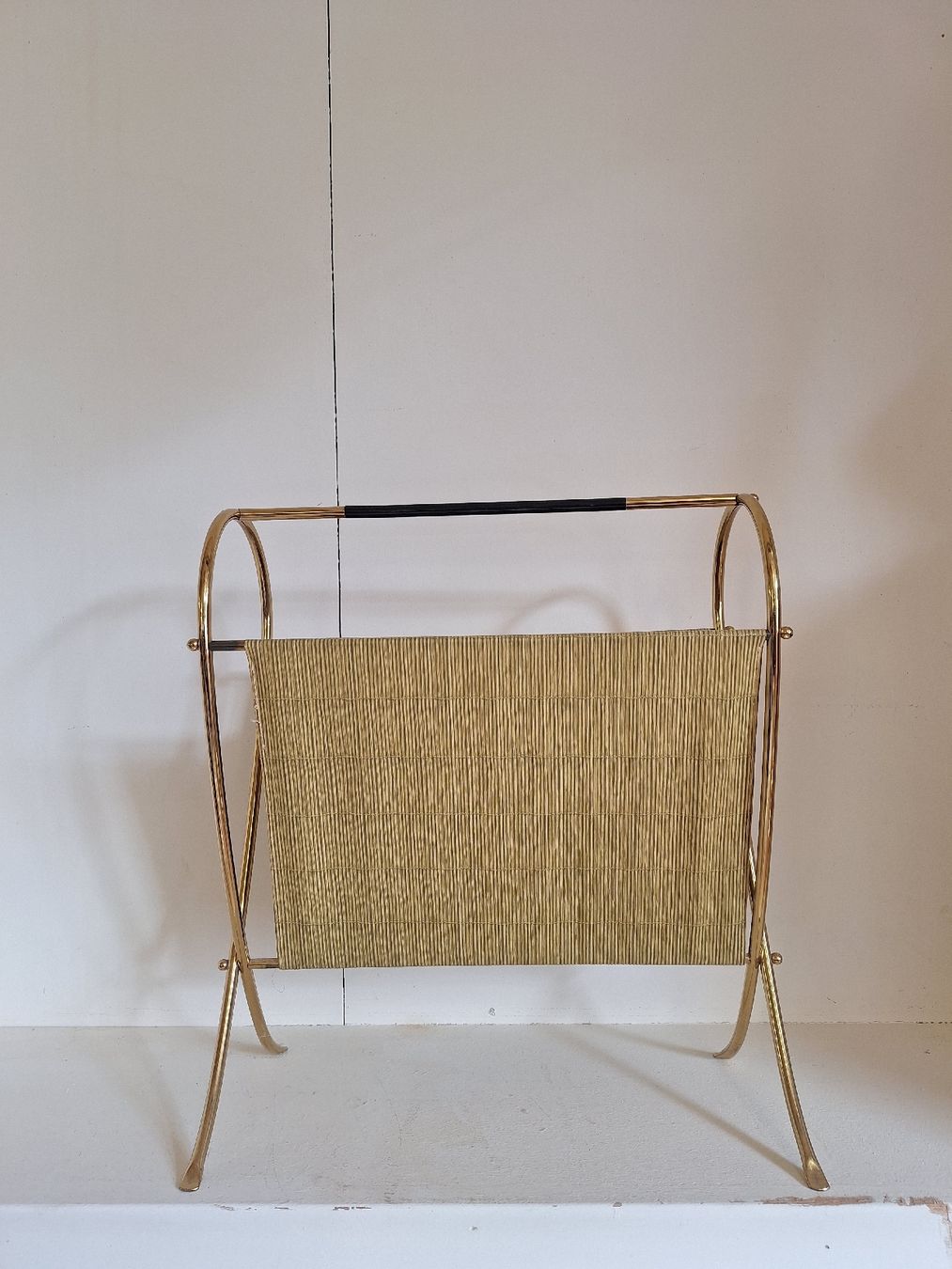 Altro per la casa: Mid Century Zeitungsständer – Usato da Urtenen-Schönbühl venduto da Atelier21_bern 2