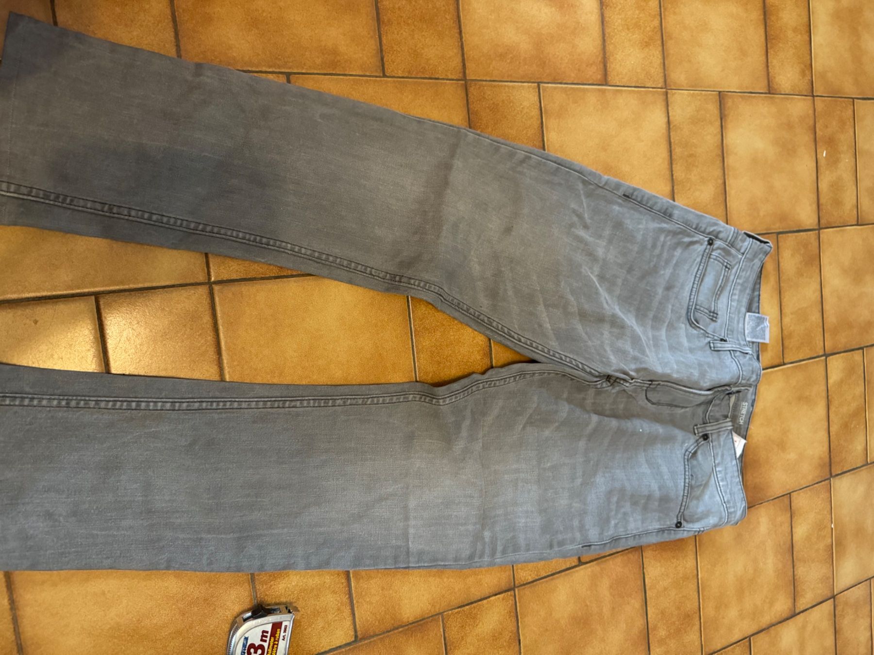 Pantaloni: Pantalon gris C & À taille 33 / 32 – Usato da Veyrier venduto da kimedovapa