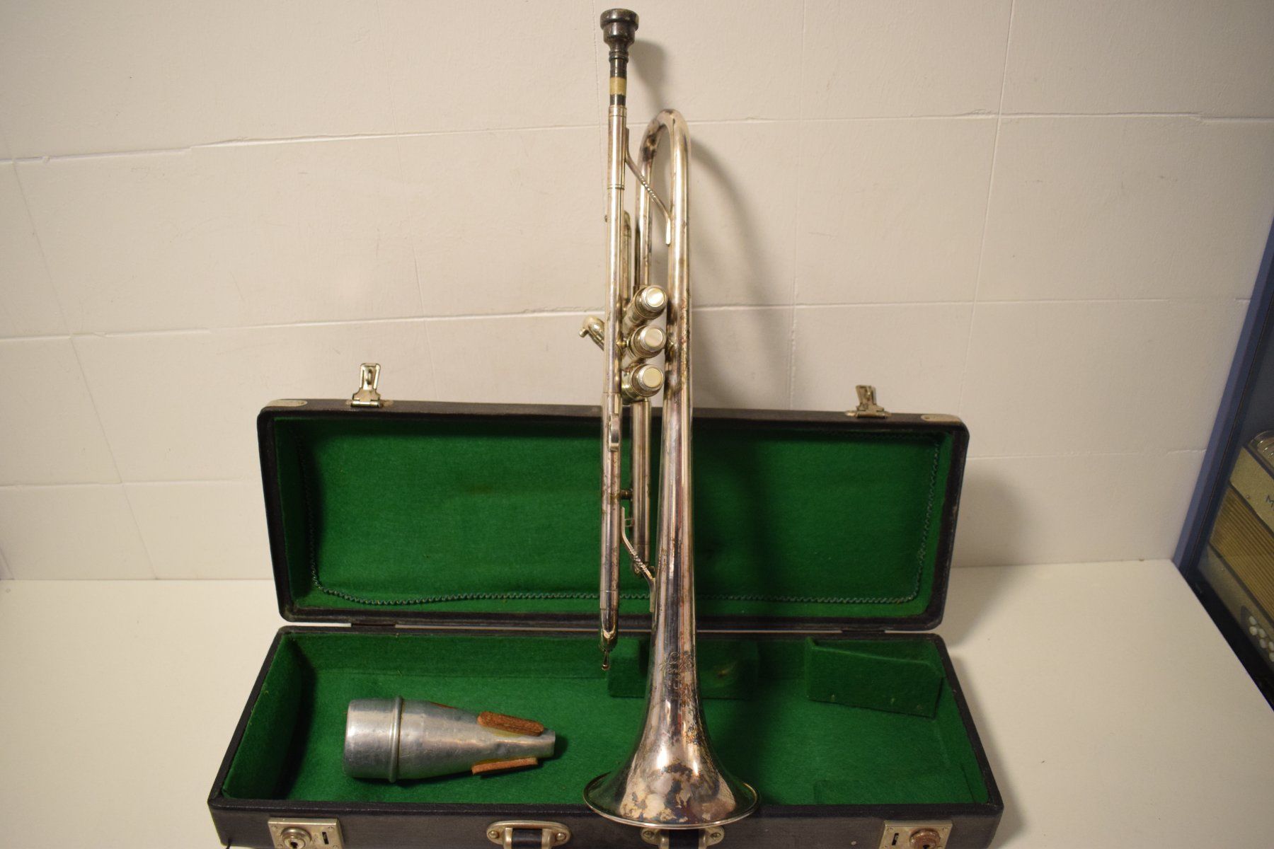 Strumenti musicali: Trompete Huttl mit Koffer – Usato da Zürich venduto da Brockito 1