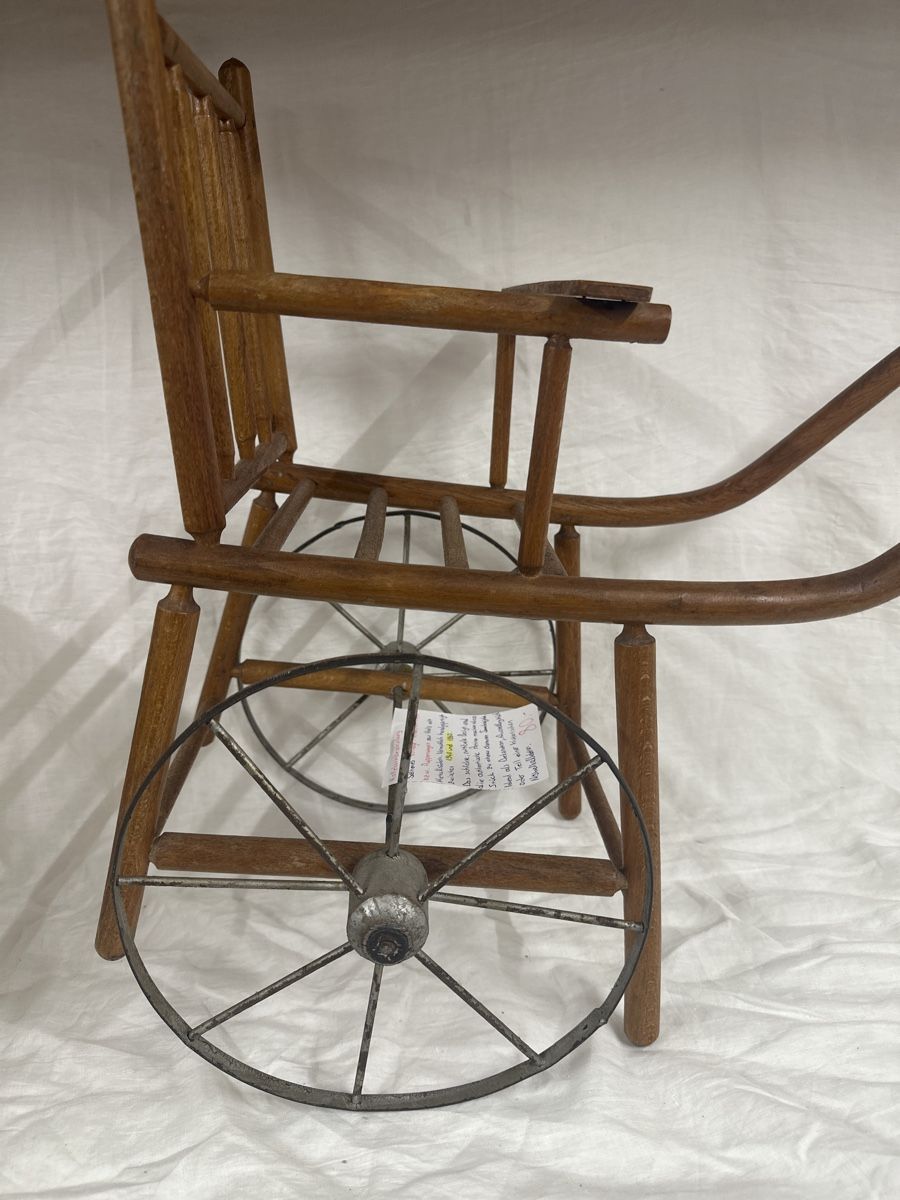 Carrozzine per bambole: Antiker Puppenwagen – Usato da Glattbrugg venduto da Pischte.Brockenhaus 4