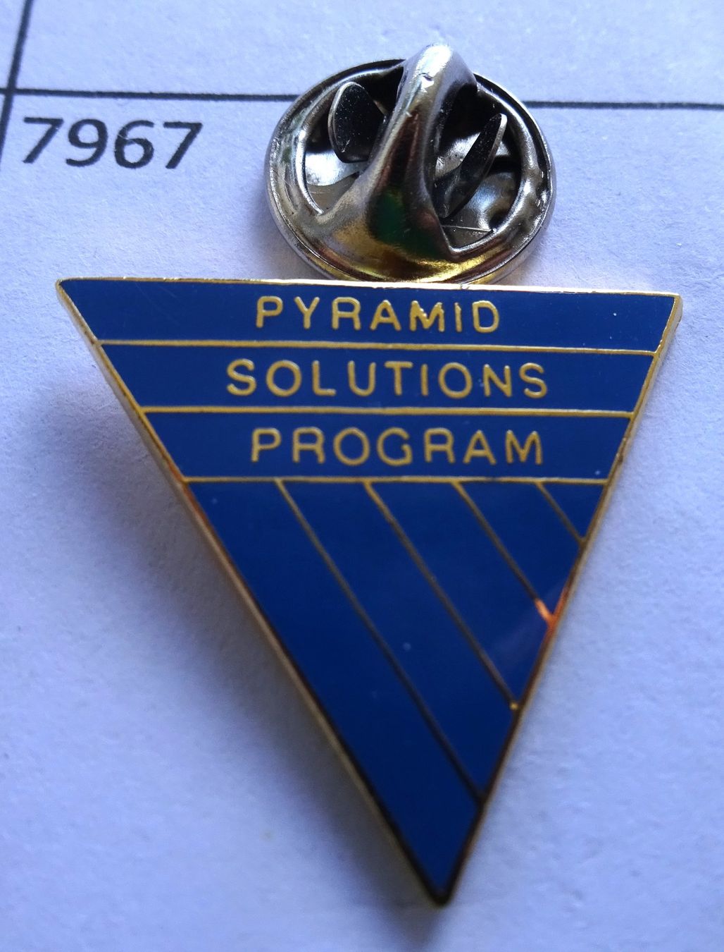 Placchette & Badge: Pin Dreieck Piramid  Solutions  Paogram – Usato da Utzenstorf venduto da BUtter81