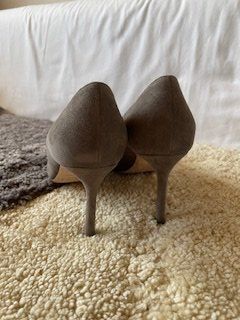 Jimmy Choo Scarpe da donna: Jimmy Choo Romy Suede Pumps Dark Grey 37 – Nuovo (secondo la descrizione) da Bernhardzell venduto da Sunka0 3