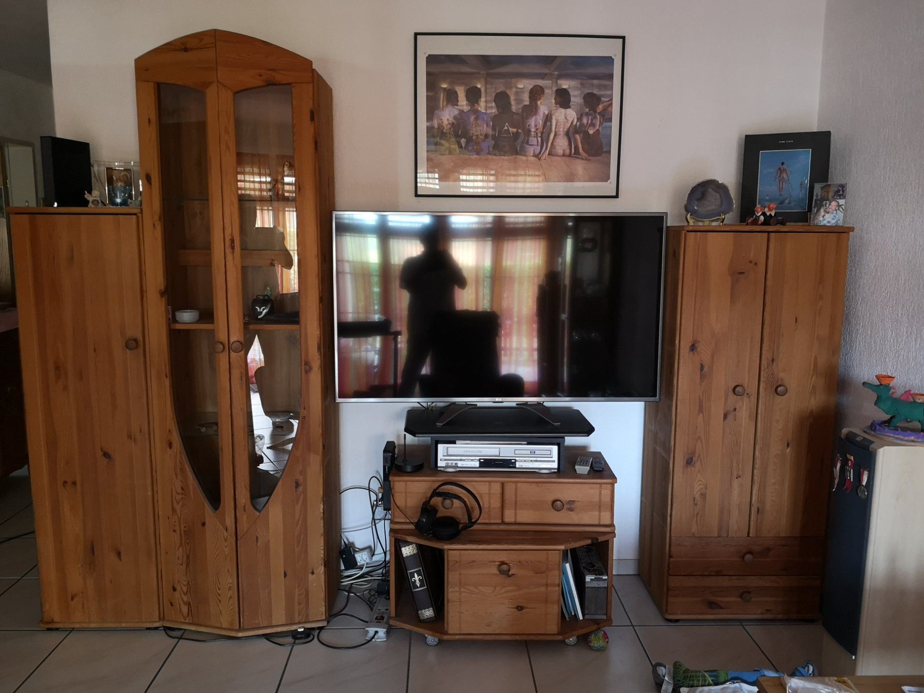 Mobili TV: Wohnwand -Kombination Holz – Usato da Teufen ZH venduto da Frey2