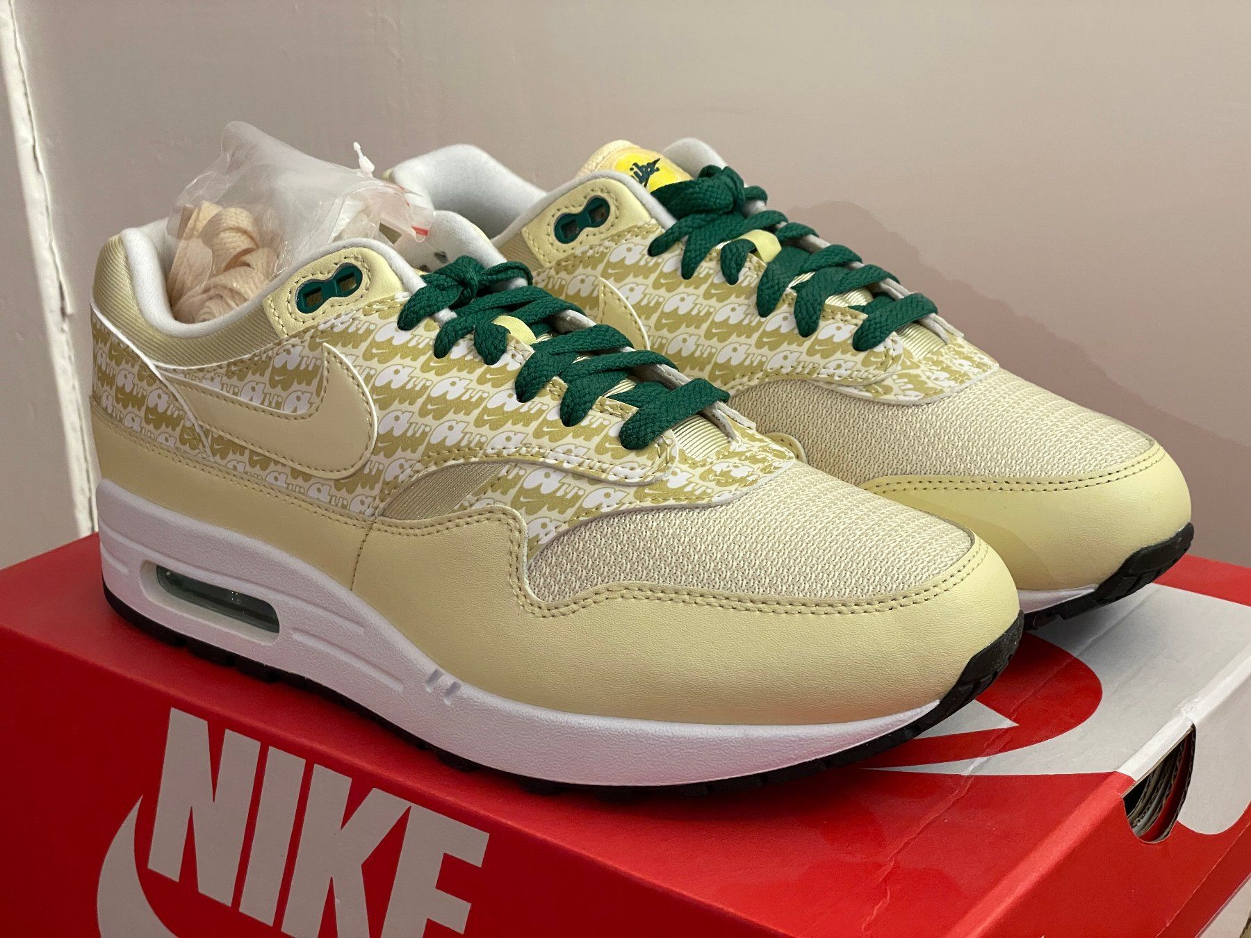 Nike Scarpe da uomo: Air Max 1 Atmos Powerwall Lemonade | 42.5 9 – Nuovo e nell'imballaggio originale da Schaffhausen venduto da mar_mfl9 1